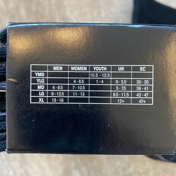 Unisex Under Armour Black Crew Sock - size Medium - Picture 2 of 5